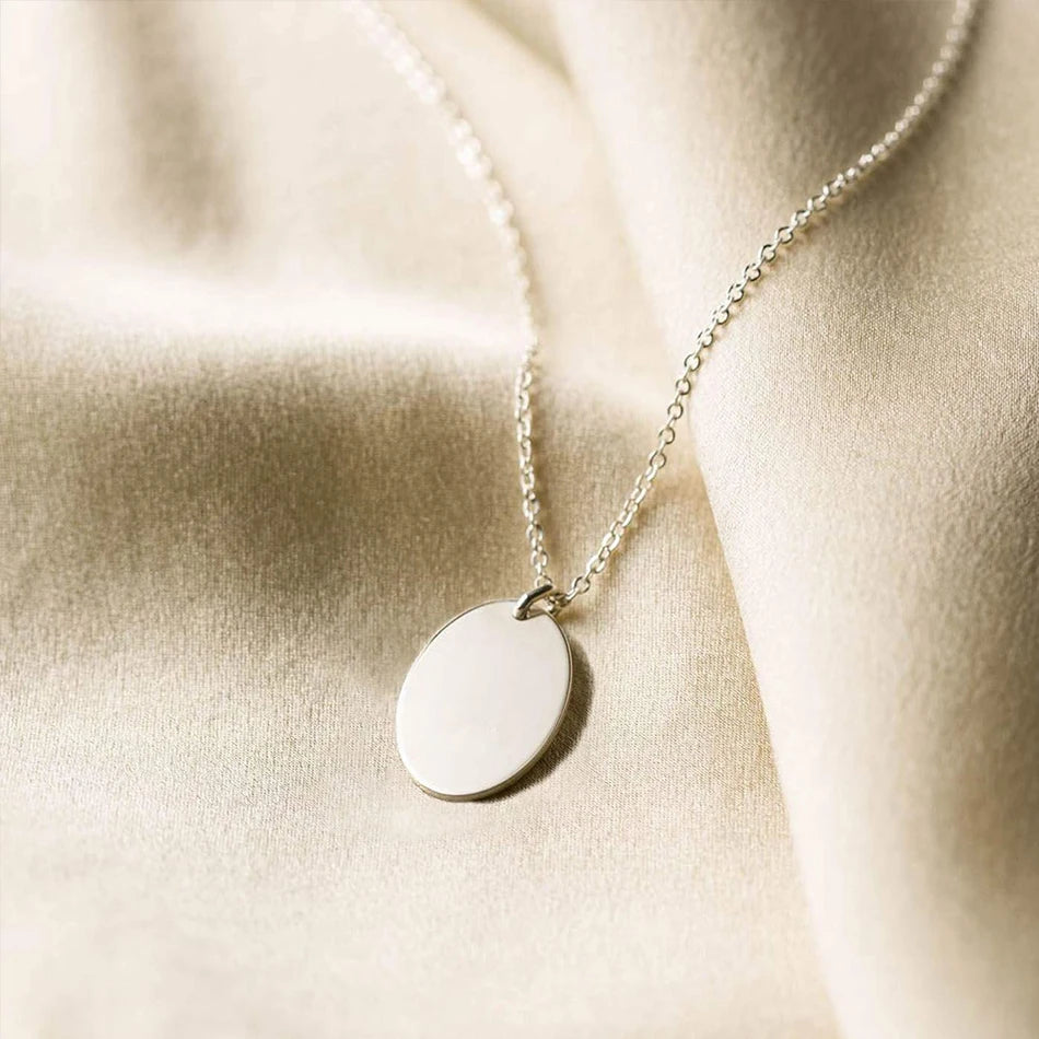 OVAL PENDANT NECKLACE