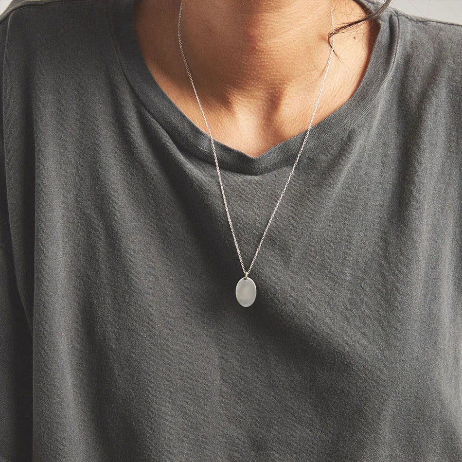 OVAL PENDANT NECKLACE